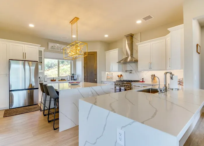 Holiday home Mtn-view Retreat W/ Game In Prescott!